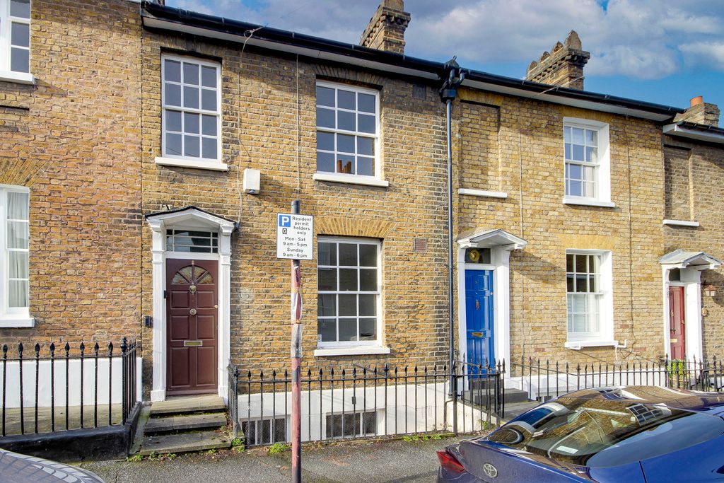 3 bed town house for sale in Prior Street, London SE10, £800,000
