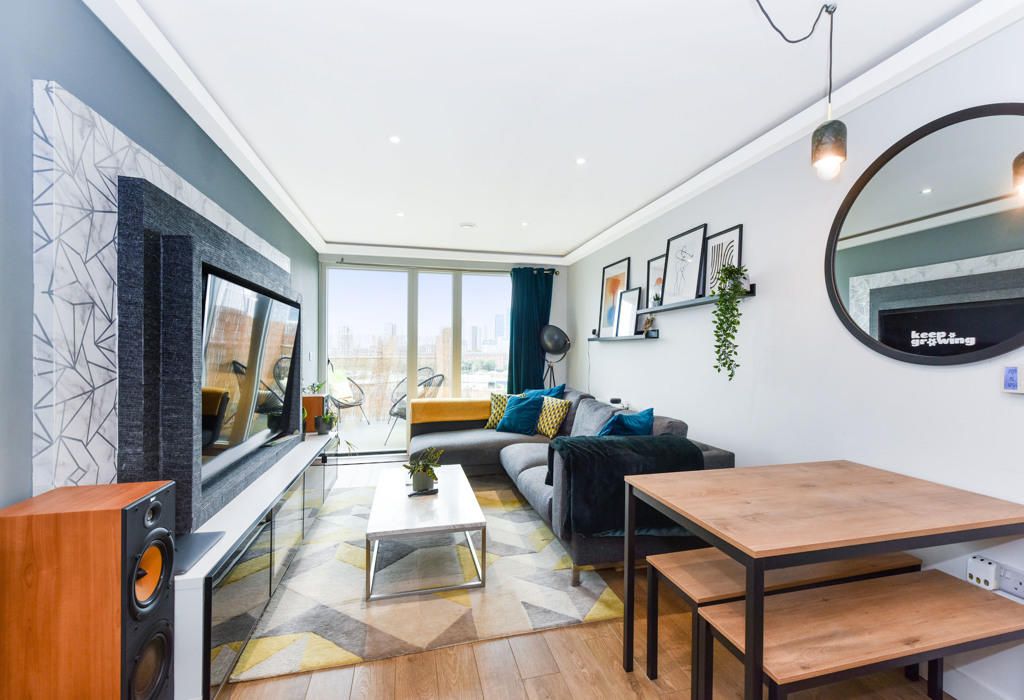 1 bed flat for sale in Montford Place, London E15, £400,000