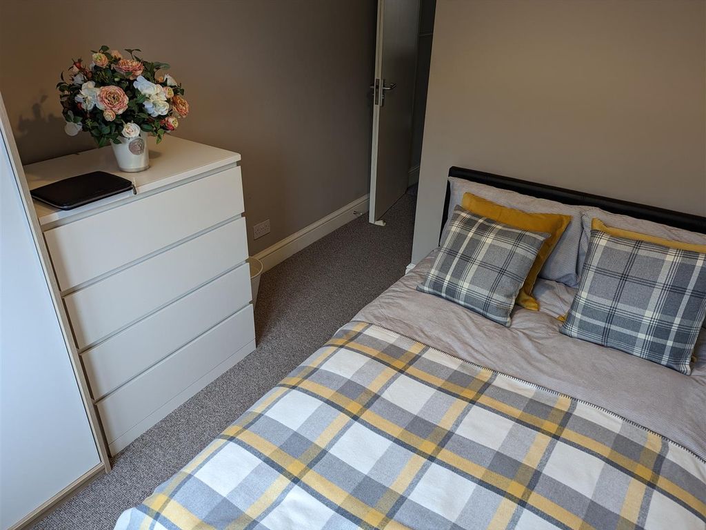 Room to rent in Abington Grove, Abington, Northampton NN1, £600 pcm