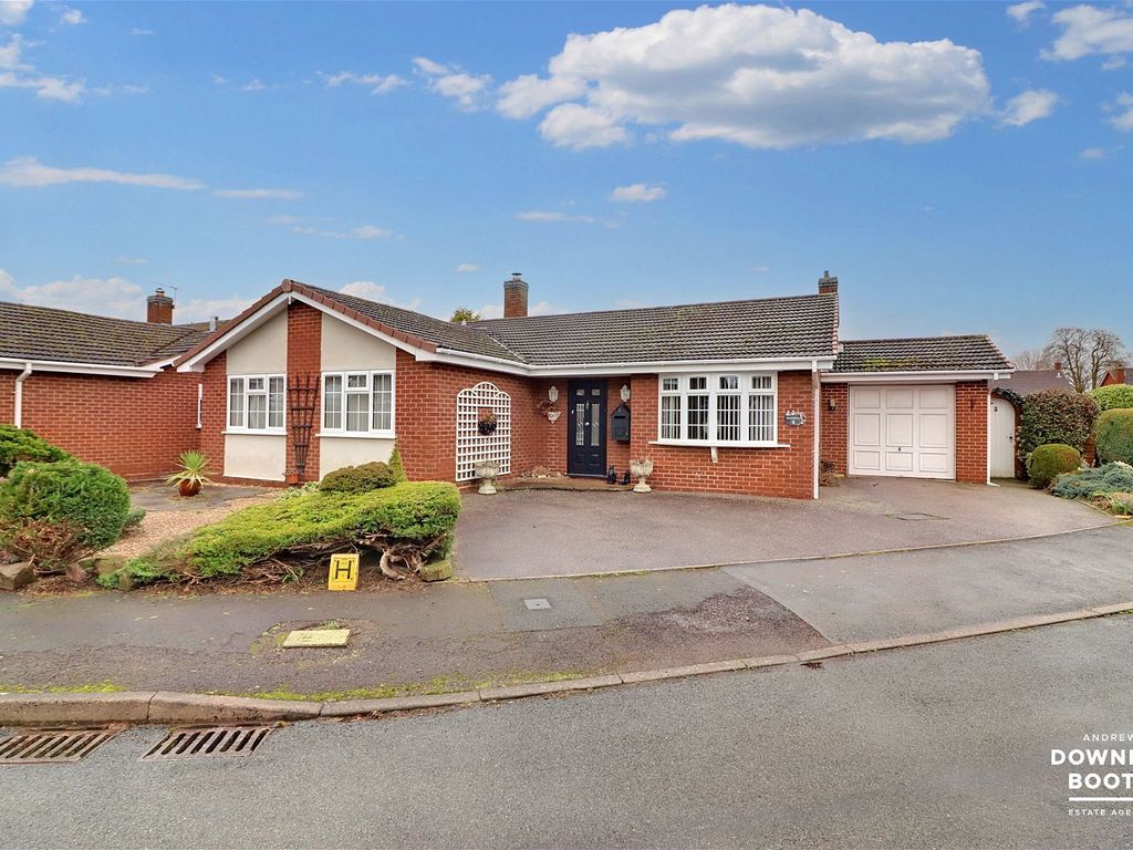 3 bed bungalow for sale in Leofric Close, Kings Bromley DE13, £525,000