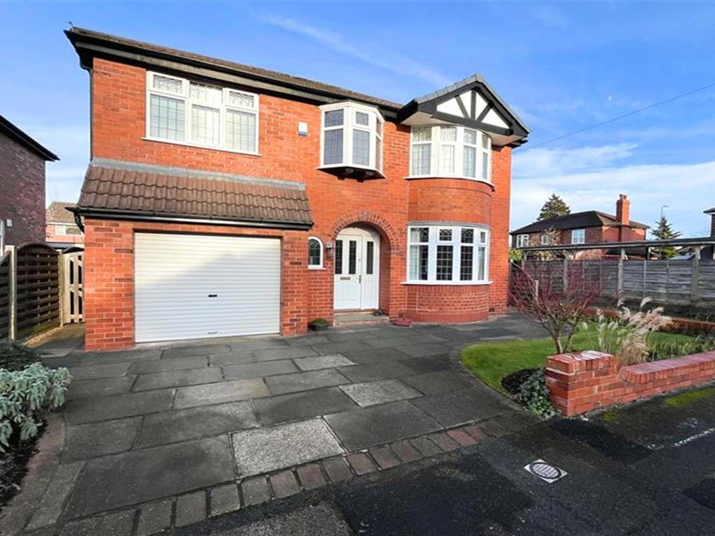 4 bed detached house for sale in Mayfair Drive, Sale M33, £625,000