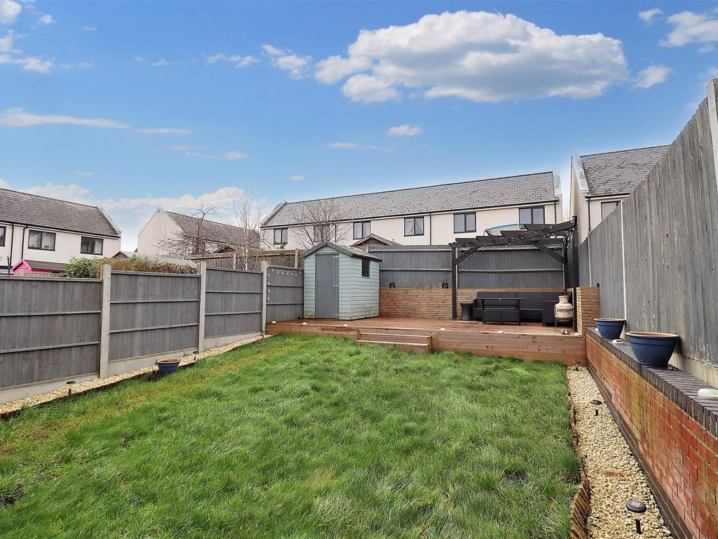 3 bed end terrace house for sale in Normandy Way, Braintree CM7, £325,000