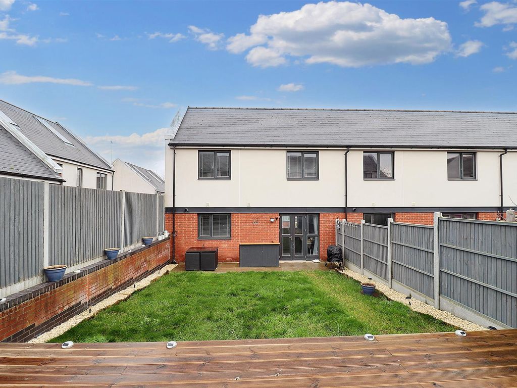 3 bed end terrace house for sale in Normandy Way, Braintree CM7, £325,000