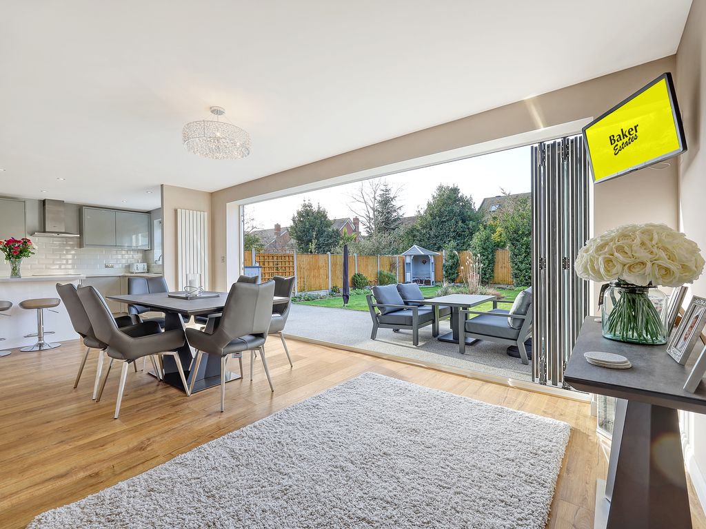 4 bed detached house for sale in Caxton Way, Romford RM1, £950,000