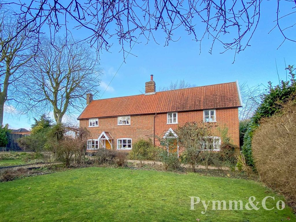 4 bed detached house for sale in Mill Road, Hempnall NR15, £525,000