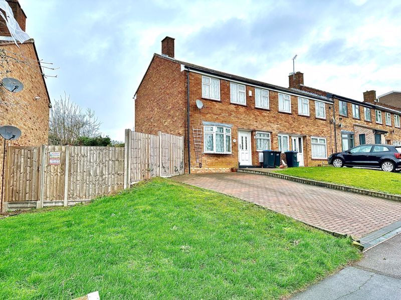 3 bed terraced house for sale in Spring Hills, Harlow CM20, £360,000
