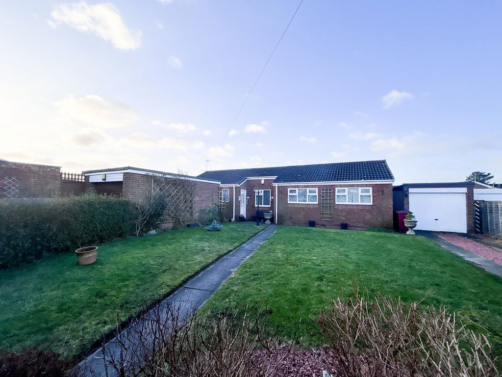 3 bed detached bungalow for sale in Blackthorn Close, Scunthorpe DN15, £230,000