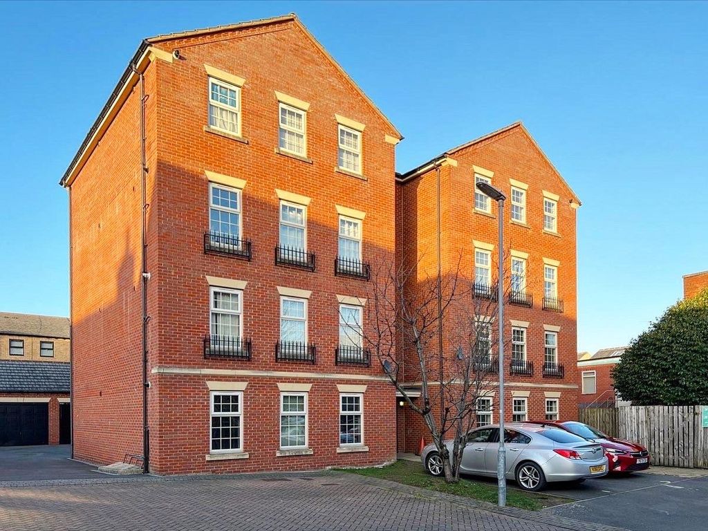 2 bed flat for sale in Myrtle Street, Barnsley S75, £99,999