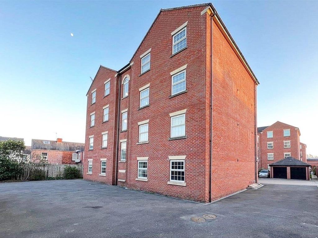 2 bed flat for sale in Myrtle Street, Barnsley S75, £99,999