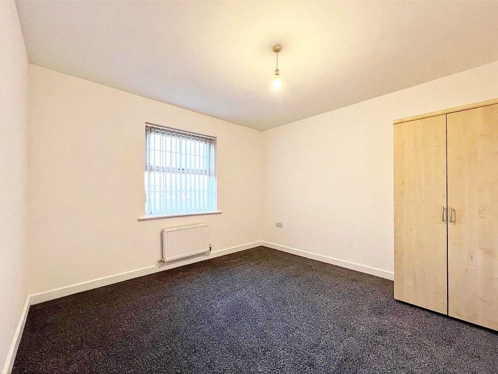 2 bed flat for sale in Myrtle Street, Barnsley S75, £99,999