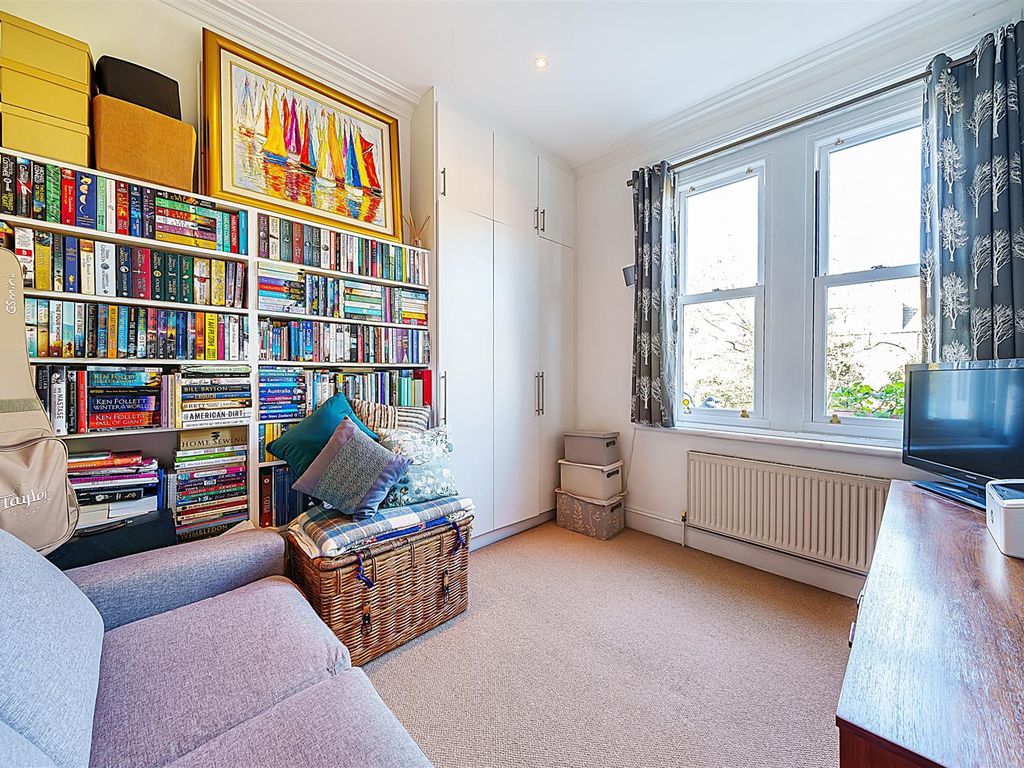 2 bed flat for sale in Brondesbury Villas, London NW6, £649,950