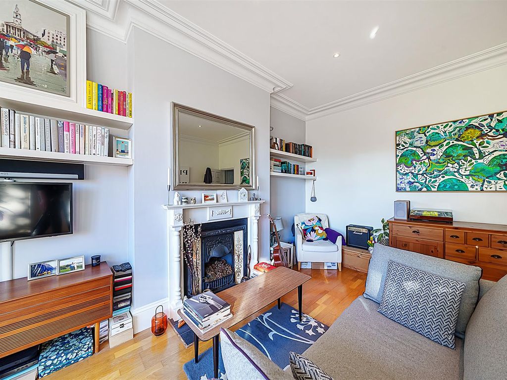 2 bed flat for sale in Brondesbury Villas, London NW6, £649,950