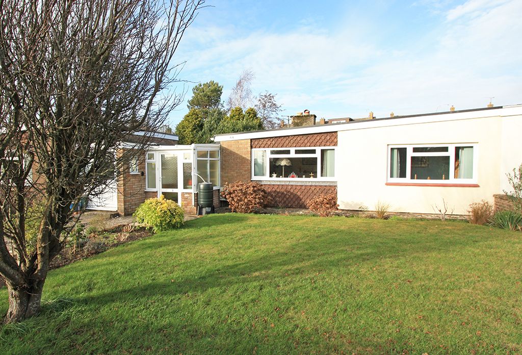 2 bed bungalow for sale in Cricklade Road, Highworth SN6, £337,500