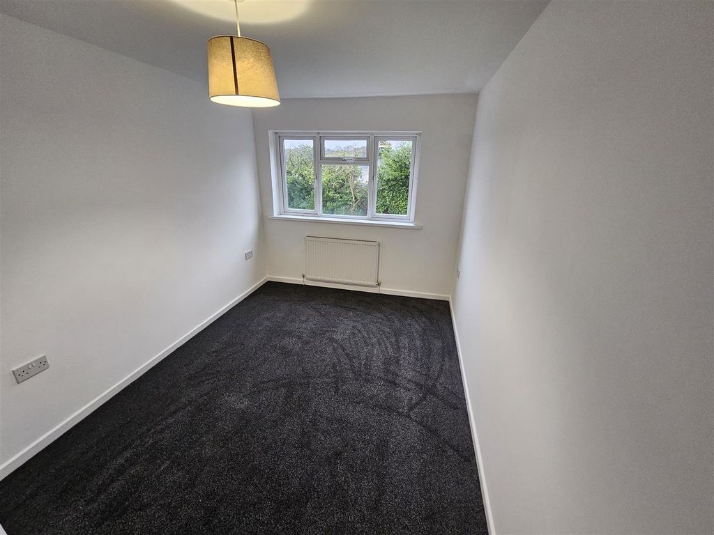 3 bed flat to rent in St. Fagans Rise, Fairwater, Cardiff CF5, £900 pcm