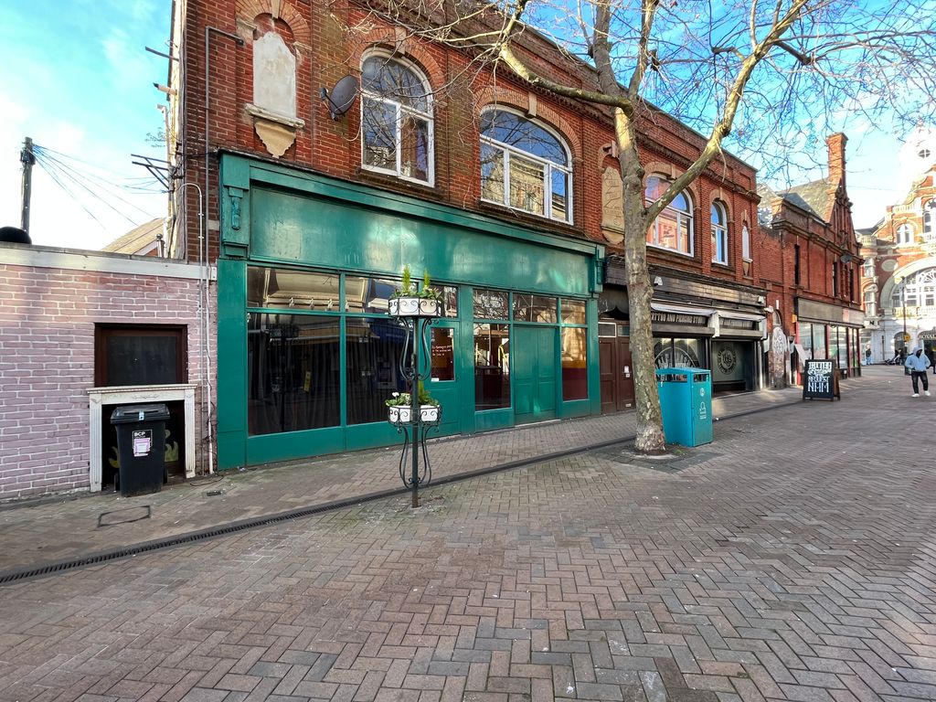Retail premises to let in 9-11 Sea Road, Bournemouth BH5, £12,500 pa