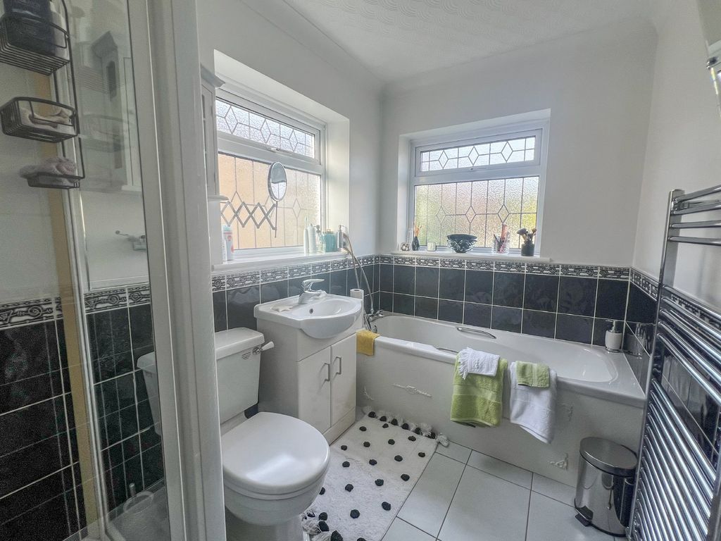 3 bed detached house for sale in Uplands Road, Hockley SS5, £485,000