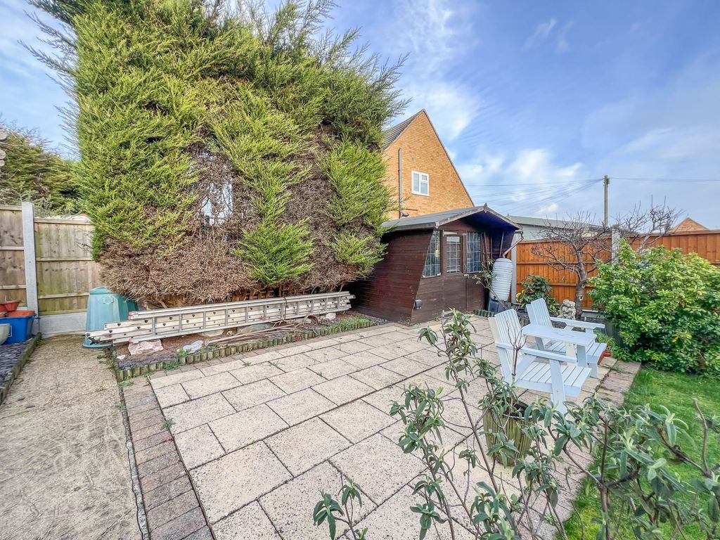 3 bed detached house for sale in Uplands Road, Hockley SS5, £485,000