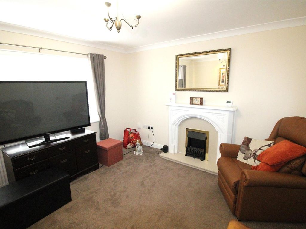 2 bed detached house for sale in South Parade, Marske Lane, Stockton-On-Tees TS19, £175,000