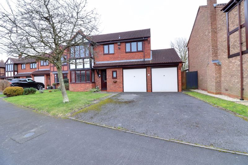 4 bed detached house for sale in Ampleforth Drive, The Meadows, Stafford ST17, £355,000