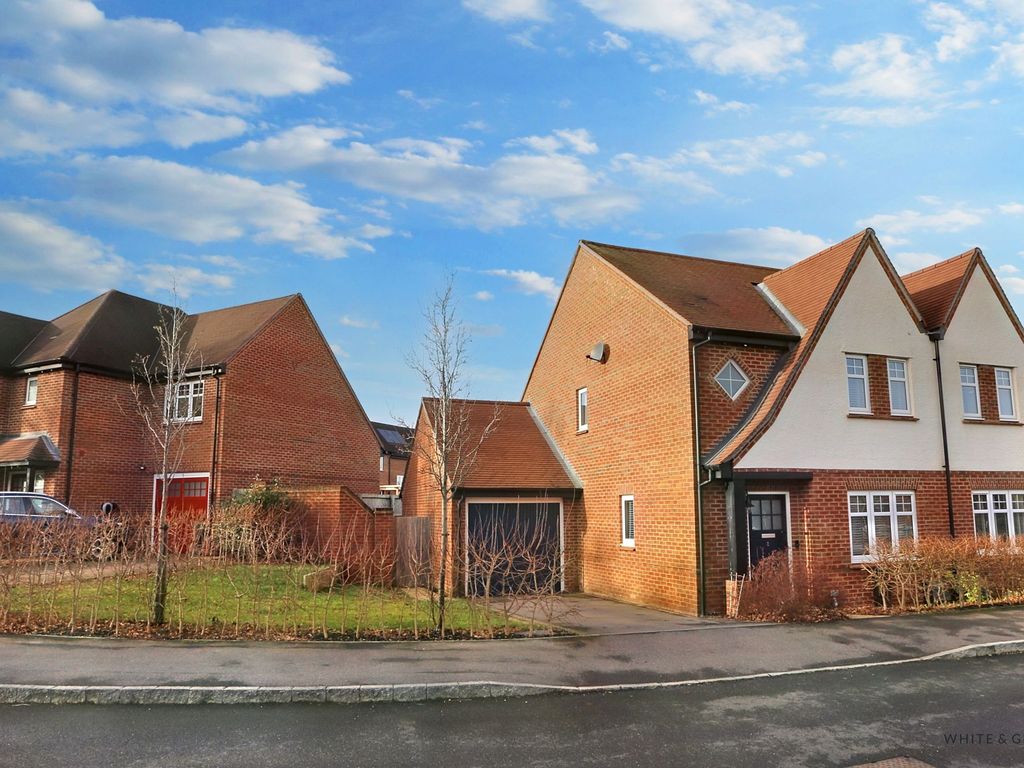 3 bed semi-detached house for sale in Hornbeam Road, Waltham Chase SO32, £425,000