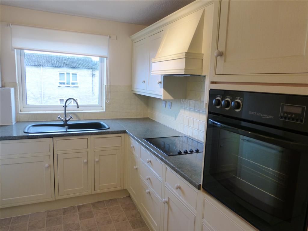 2 bed flat to rent in Muskham, Bretton, Peterborough PE3, £850 pcm