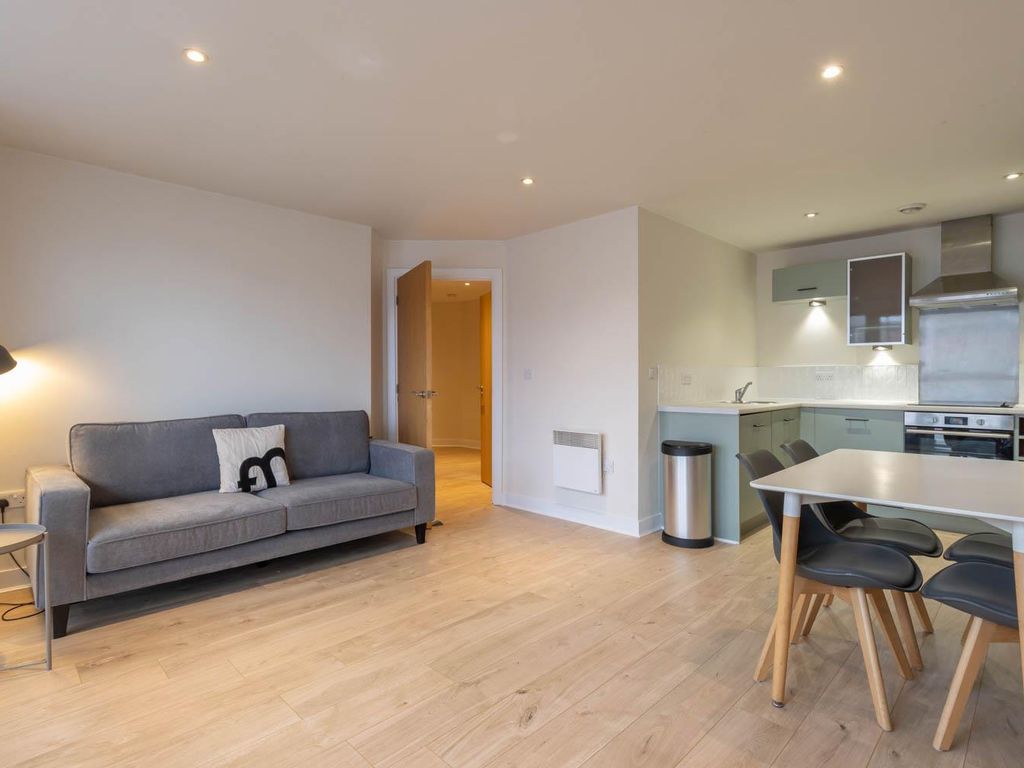2 bed flat to rent in Quartz, Hall Street B18, £1,200 pcm