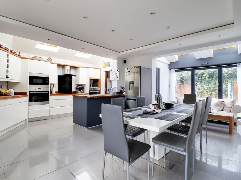 4 bed detached house for sale in Cheshire Gardens, Chessington KT9, £725,000
