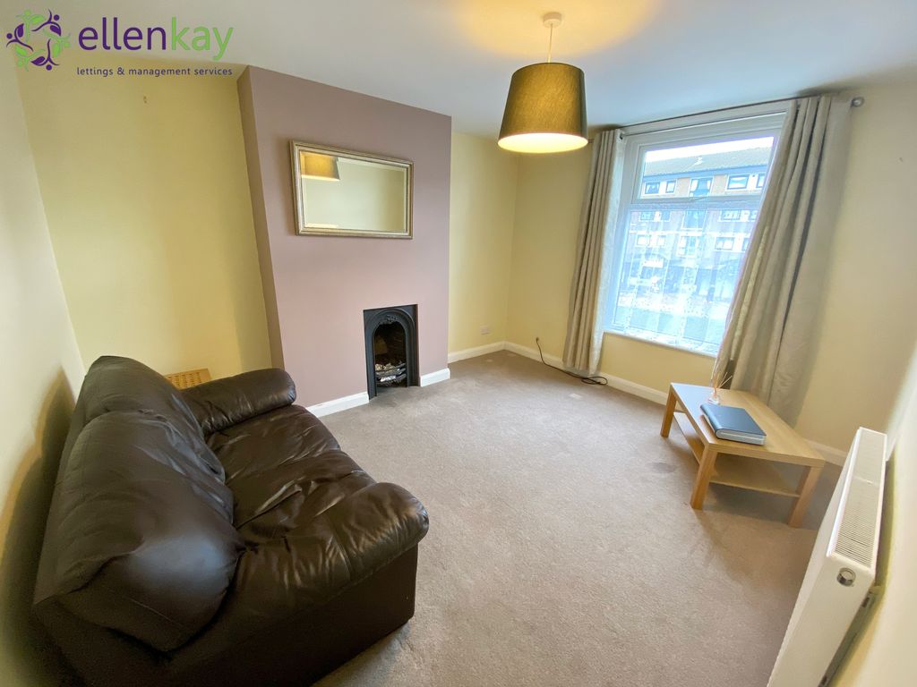 1 bed flat to rent in Spotland Road, Rochdale OL12, £595 pcm