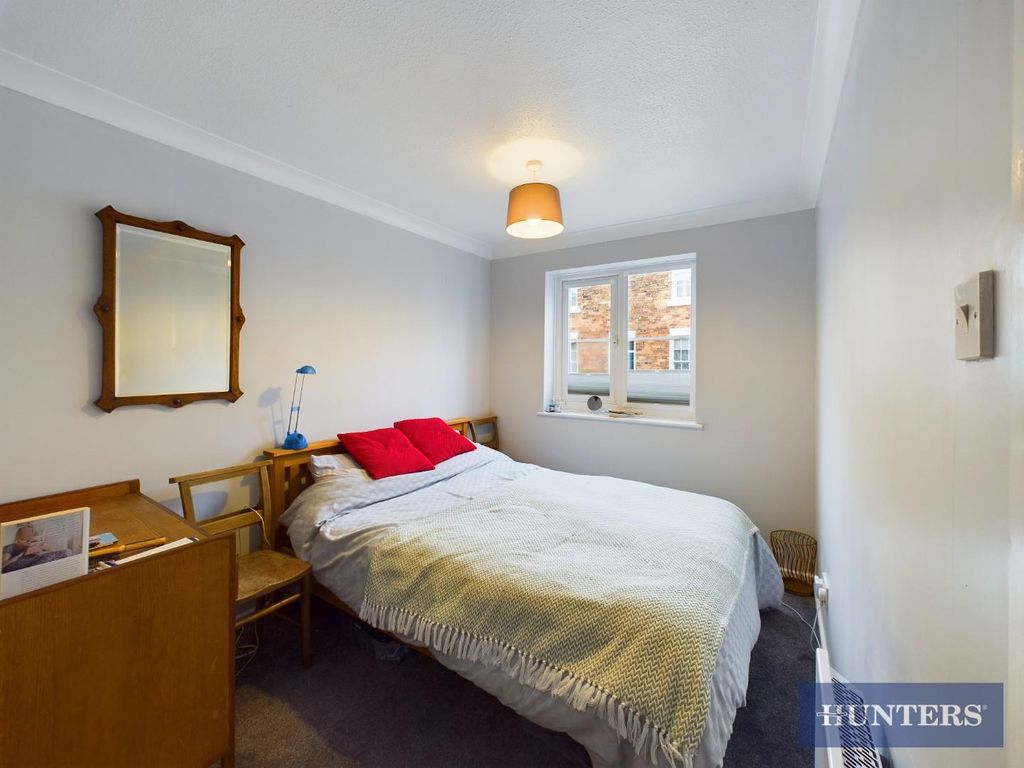 1 bed flat for sale in Lexington Court, Royal Crescent Lane, Scarborough, North Yorkshire YO11, £100,000