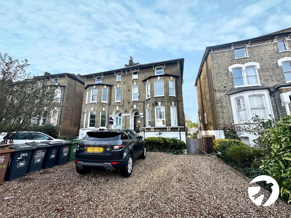 2 bed flat for sale in Burnt Ash Hill, London SE12, £375,000