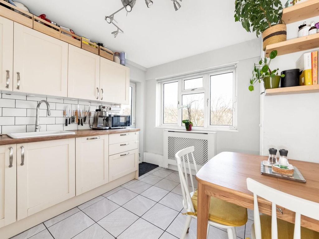 2 bed flat for sale in Anerley Road, Anerley, London SE20, £350,000