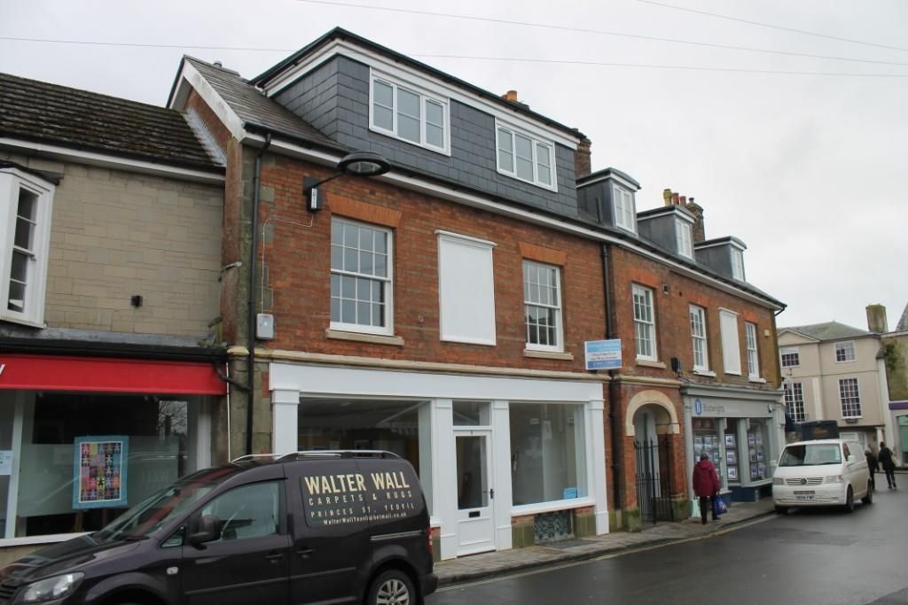2 bed flat to rent in Bell Street, Shaftesbury SP7, £900 pcm