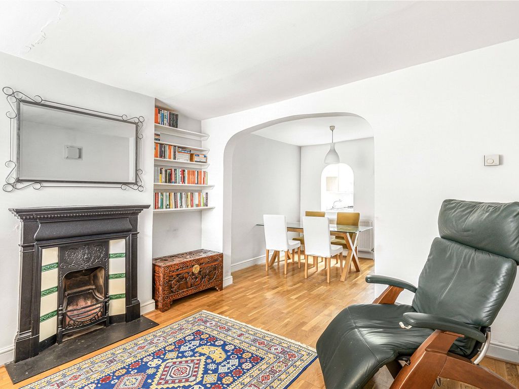 2 bed terraced house for sale in Queens Road, London SW14, £675,000