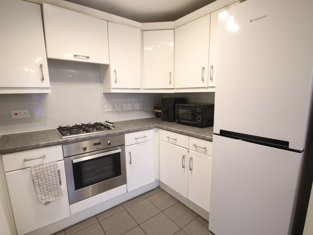 2 bed flat for sale in Cray View Close, Orpington BR5, £153,000