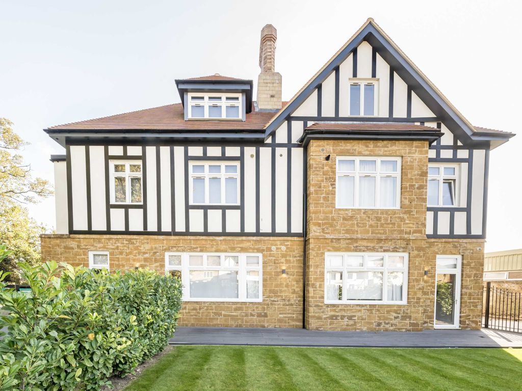 3 bed flat for sale in Brampton Grove, London NW4, £1,500,000