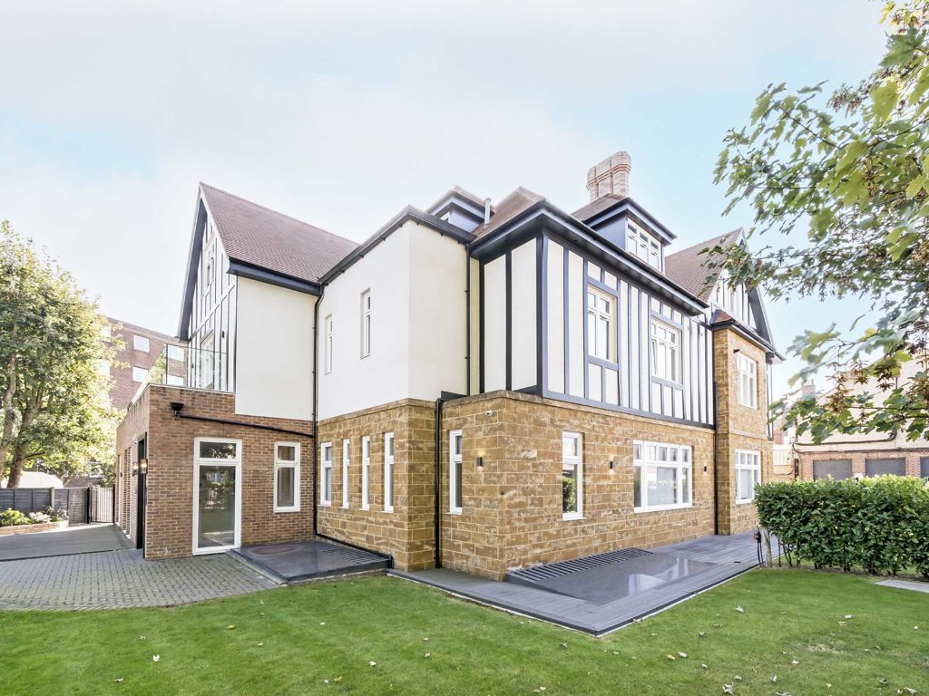 3 bed flat for sale in Brampton Grove, London NW4, £1,500,000