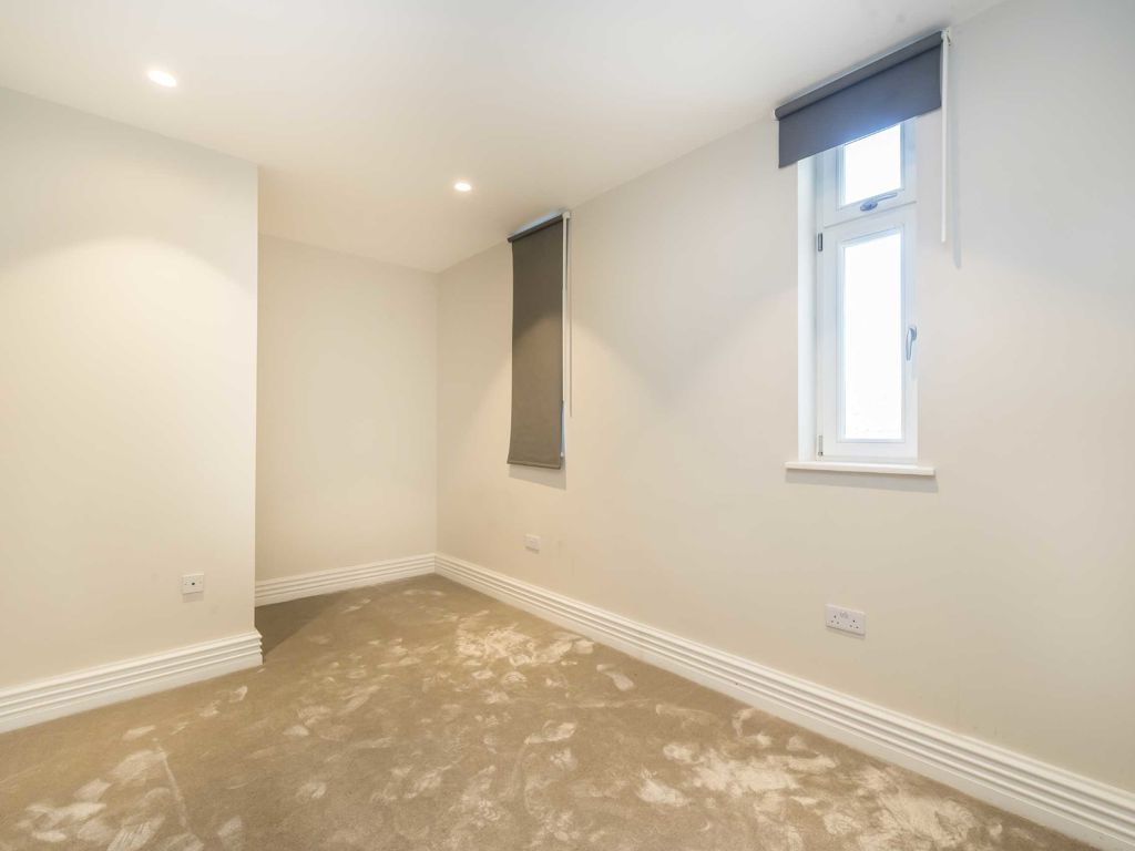 2 bed flat for sale in Brampton Grove, London NW4, £675,000