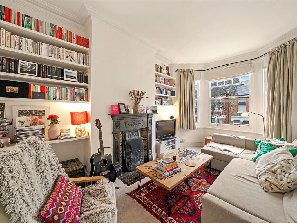 2 bed flat for sale in Littlebury Road, London SW4, £565,000
