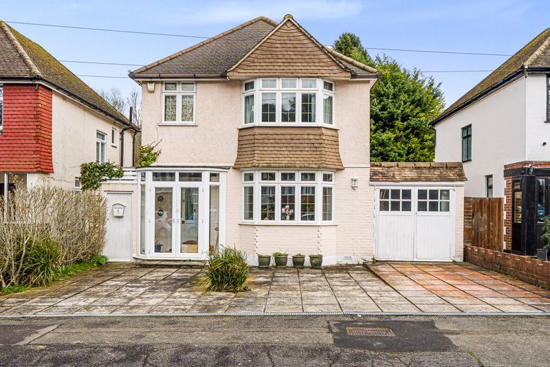 3 bed detached house for sale in Chaldon Way, Coulsdon CR5, £625,000