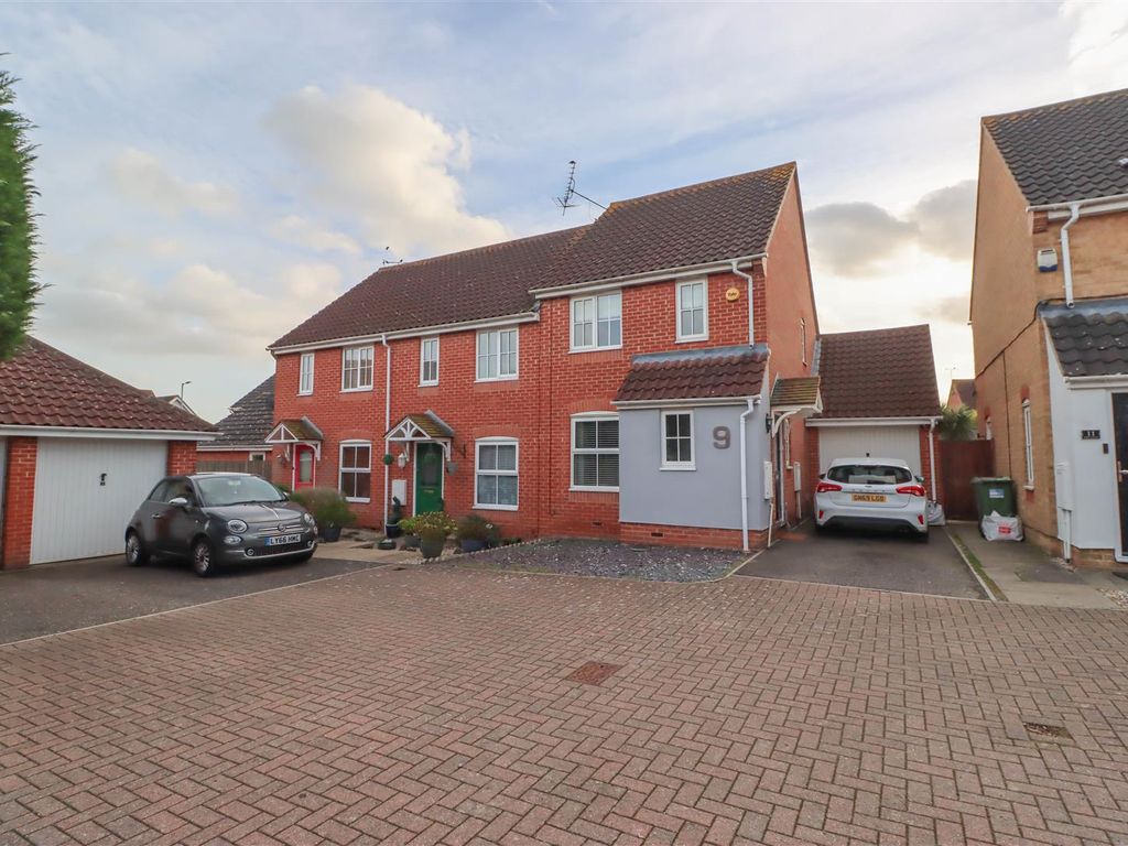 2 bed end terrace house for sale in Sark Grove, Wickford SS12, £335,000