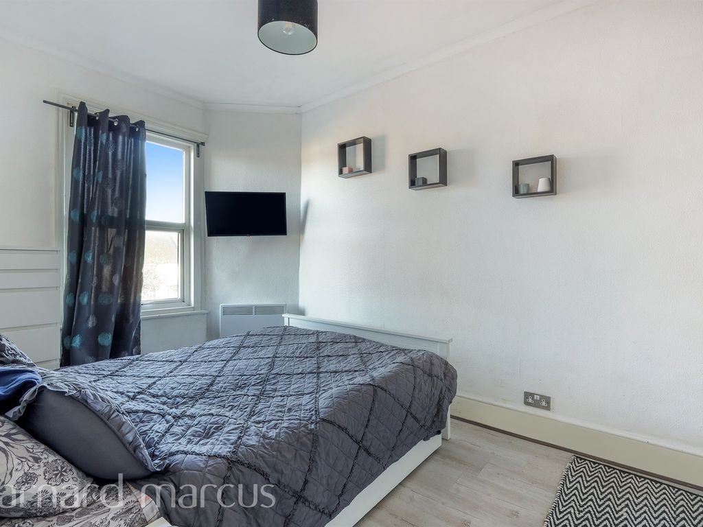 1 bed flat for sale in Kingston Road, Norbiton, Kingston Upon Thames KT1, £275,000