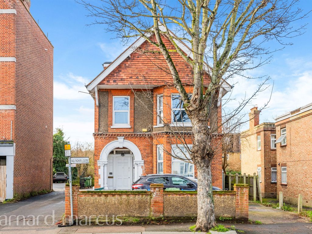 1 bed flat for sale in Kingston Road, Norbiton, Kingston Upon Thames KT1, £275,000