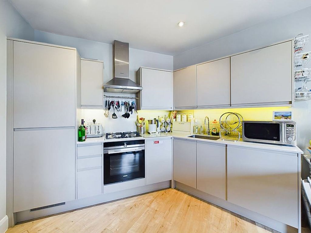 1 bed flat for sale in Buckingham Parade, The Broadway, Stanmore HA7, £269,950