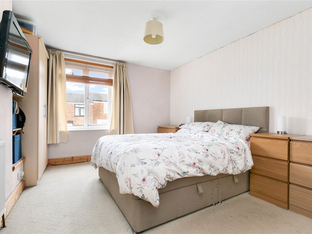 3 bed terraced house for sale in Underwood, Bracknell, Berkshire RG12, £325,000
