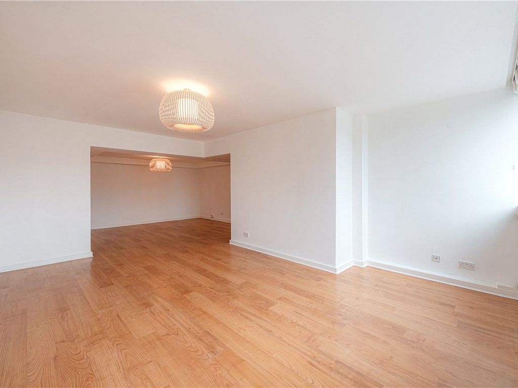 2 bed flat to rent in St James's Square, St James's, London SW1Y, £5,499 pcm