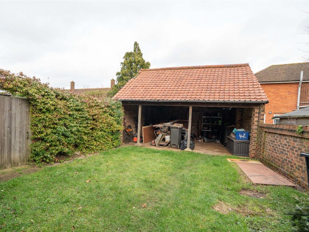 3 bed property for sale in The Magpies, Epping Green, Epping CM16, £490,000