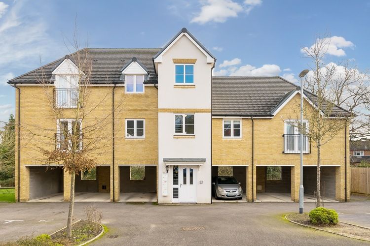 1 bed flat for sale in Collins Drive, Reading, Berkshire RG6, £161,250