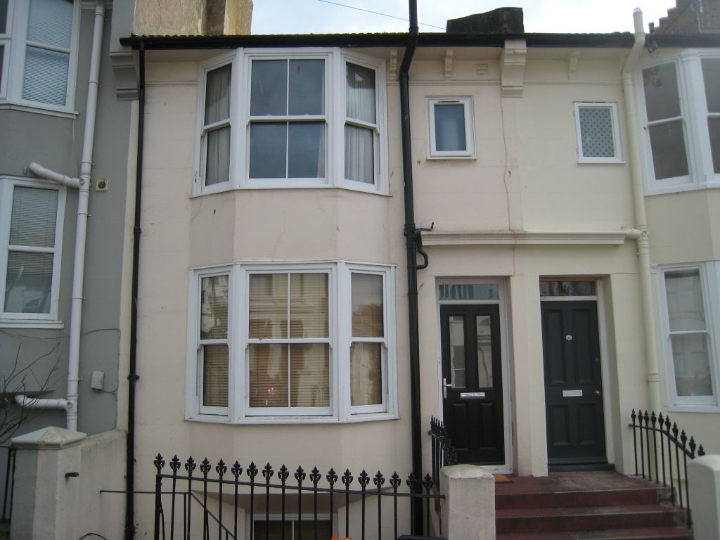4 bed terraced house to rent in Newmarket Road, Brighton BN2, £2,730 pcm