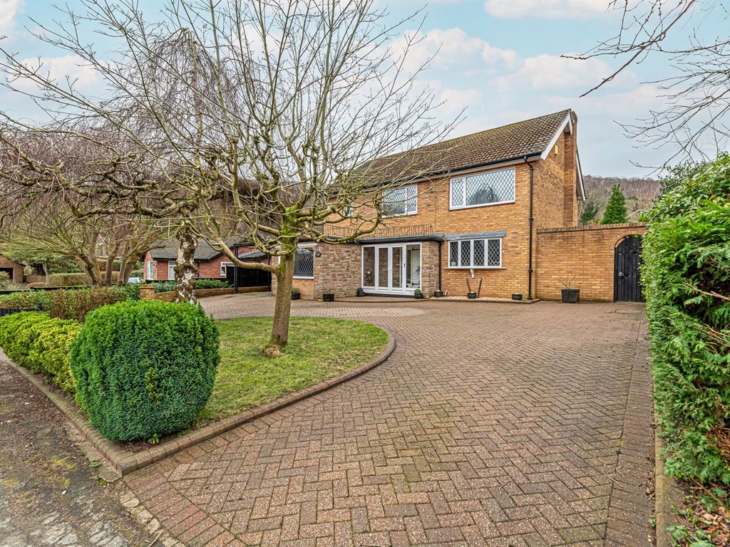 4 bed detached house for sale in Orchard Close, Frodsham WA6, £735,000