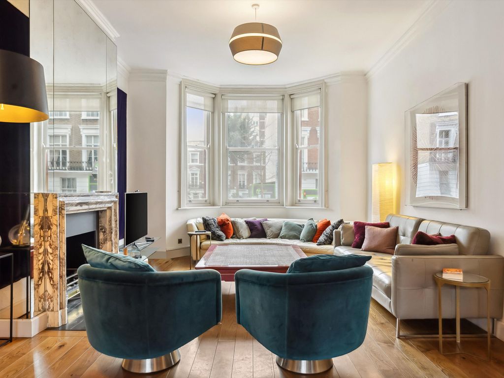 2 bed flat to rent in Oakley Street, London SW3, £6,283 pcm